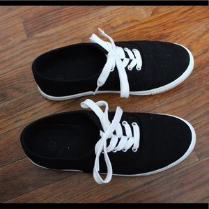 Size 6 black canvas shoes